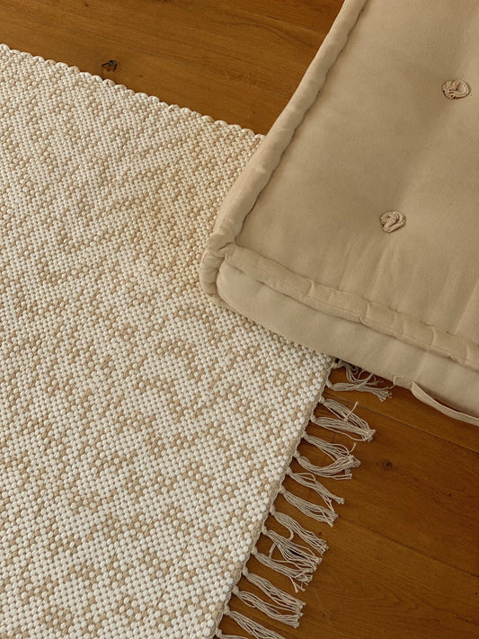 Grand tapis beige et écru à motif, boa vida PIECE UNIQUE